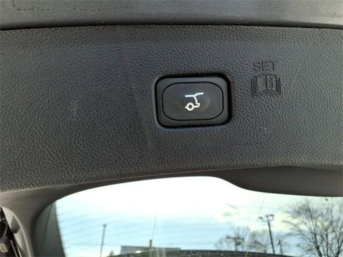 Used 2024 Ford Edge SEL w/ Convenience Package image 17