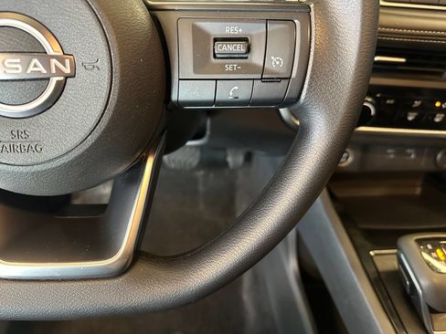 Used 2023 Nissan Rogue S AWD/4WD image 12