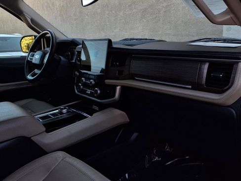 Used 2023 Ford Expedition Limited image 23