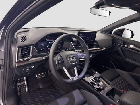 Used 2024 Audi SQ5 Prestige image 9