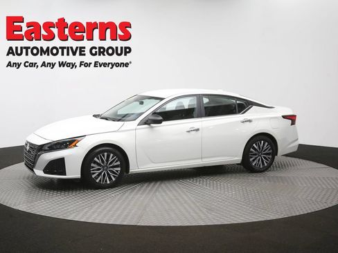 Used 2025 Nissan Altima 2.5 SV FWD image 55