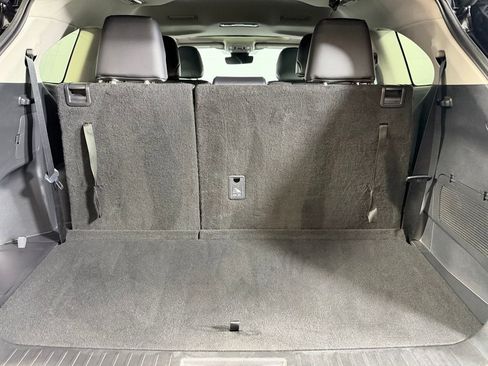 Used 2025 Toyota Highlander XLE image 29