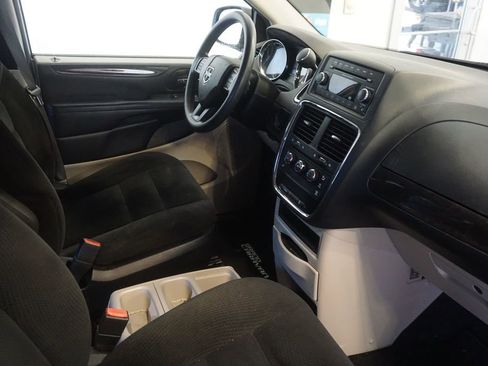 Used 2016 Dodge Grand Caravan SE w/ Quick Order Package 29E SE FWD image 15