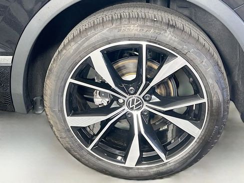 Used 2024 Volkswagen Tiguan SEL R-Line image 11