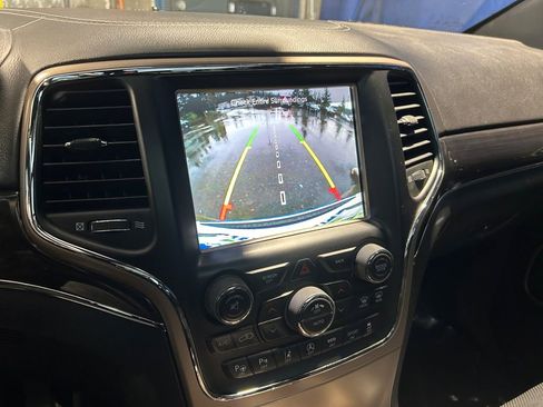 Used 2017 Jeep Grand Cherokee Overland w/ Jeep Active Safety Group image 19