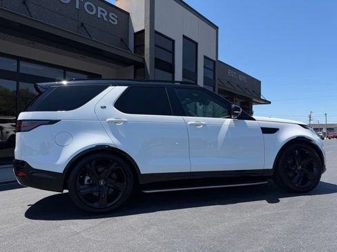 Used 2025 Land Rover Discovery Dynamic SE AWD/4WD image 2