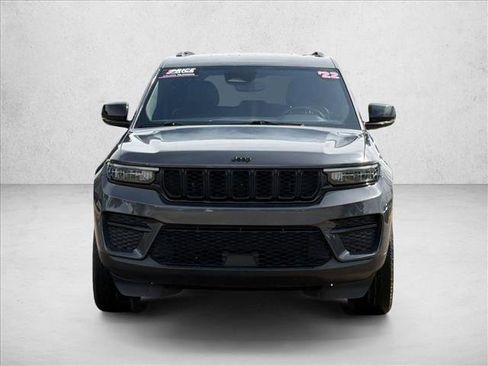 Used 2022 Jeep Grand Cherokee Altitude AWD/4WD image 2