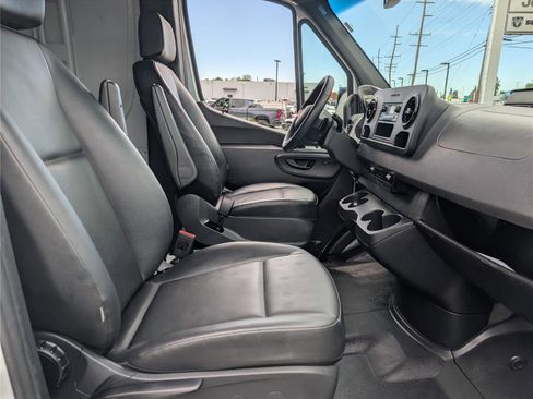 Used 2025 Mercedes-Benz Sprinter 2500 image 10