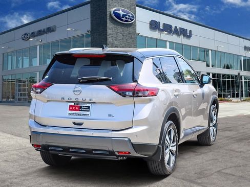 Used 2025 Nissan Rogue SL w/ SL Premium Package image 4