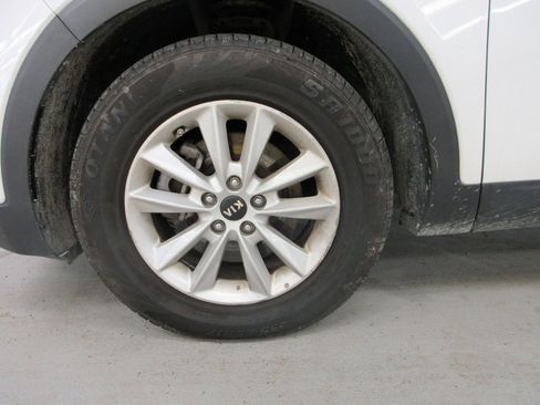 Used 2020 Kia Sorento LX image 10