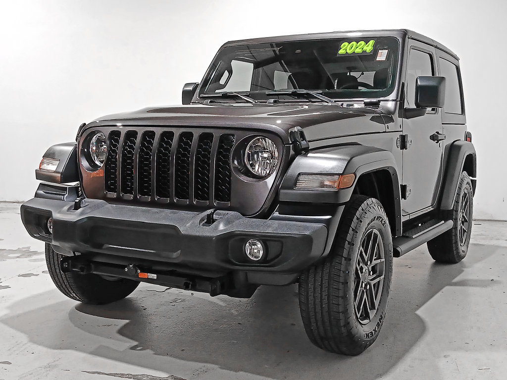 Used 2024 Jeep Wrangler Sport AWD/4WD image 3