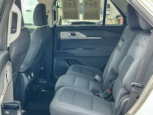 Used 2025 Ford Explorer Active RWD image 19