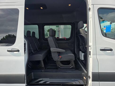 Used 2025 Mercedes-Benz Sprinter 2500 image 22