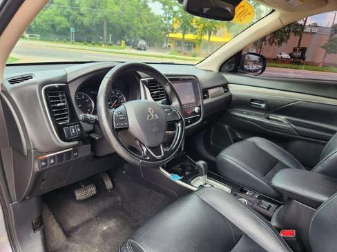 Used 2020 Mitsubishi Outlander SE image 12
