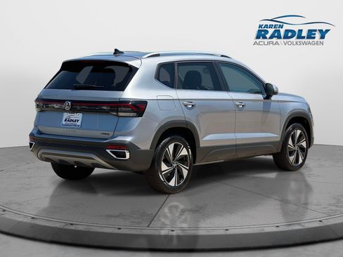Certified 2025 Volkswagen Taos SE AWD/4WD image 2