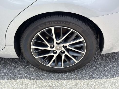 Used 2016 Lexus ES 350 w/ Luxury Package w/Wood Trim FWD image 19
