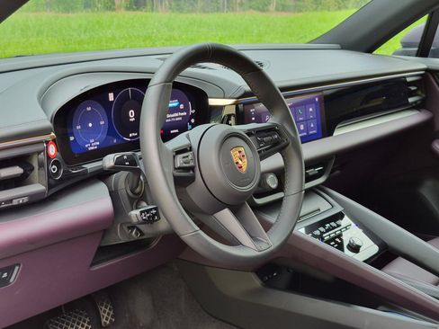 Certified 2025 Porsche Macan 4 Electric AWD/4WD image 4