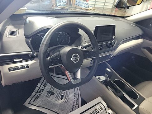 Used 2022 Nissan Altima 2.5 SV FWD image 10
