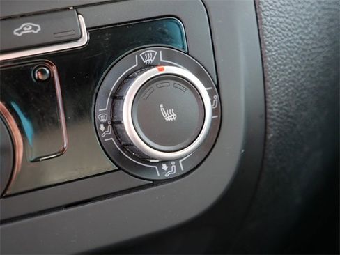 Used 2011 Volkswagen Tiguan SE image 35