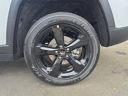 New 2025 Jeep Grand Cherokee Laredo image 32