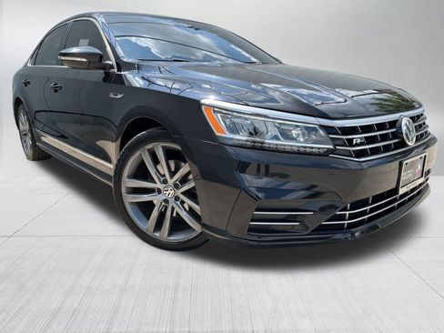 Used 2017 Volkswagen Passat 1.8T R-Line w/ R-Line Lighting Package FWD image 3