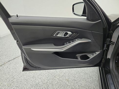 Used 2022 BMW 330i Sedan w/ Convenience Package RWD image 12