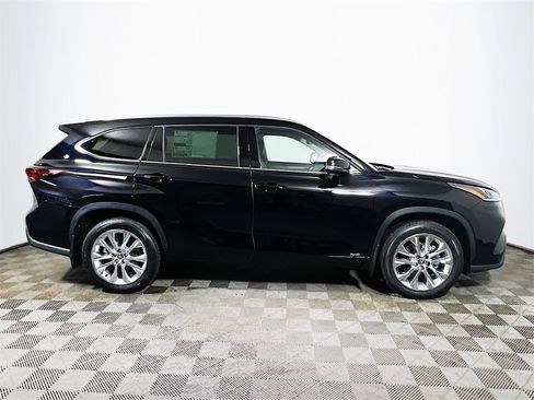 New 2026 Toyota Highlander Limited image 9