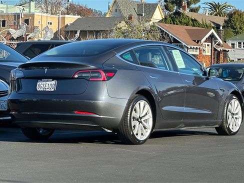 Used 2018 Tesla Model 3 Long Range image 4