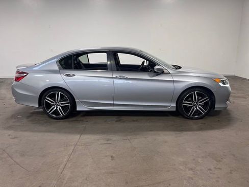Used 2017 Honda Accord Sport image 2