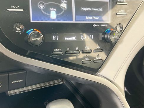 Used 2019 Toyota Camry SE w/ Sunroof Package image 15