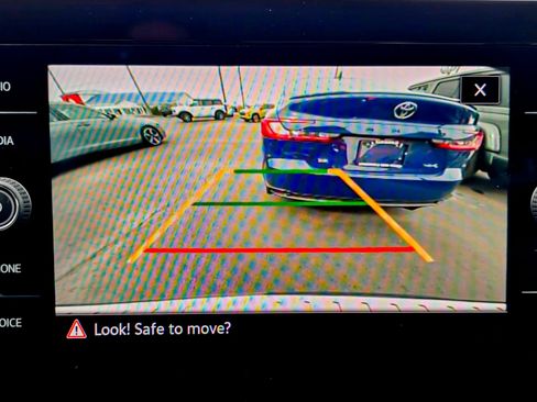 Used 2025 Volkswagen Taos SE image 17