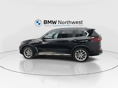 Used 2023 BMW X5 xDrive40i w/ Parking Assistance Package AWD/4WD image 11