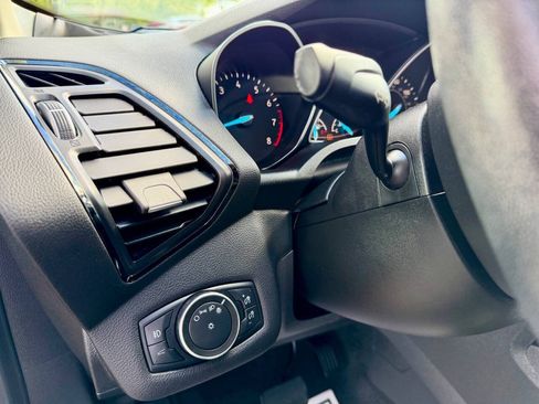 Used 2019 Ford Escape Titanium AWD/4WD image 34