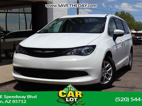 Used 2023 Chrysler Voyager LX FWD image 1
