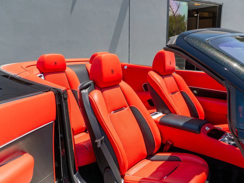 Used 2019 Rolls-Royce Dawn RWD image 66