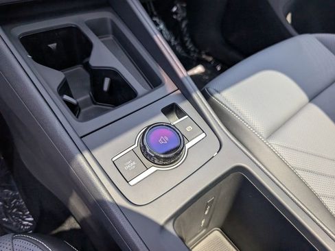 New 2025 Volkswagen Tiguan SE image 12