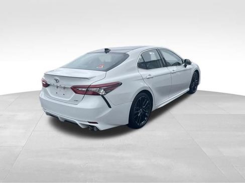 Used 2022 Toyota Camry XSE FWD image 3