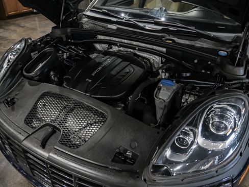 Used 2018 Porsche Macan AWD/4WD image 48