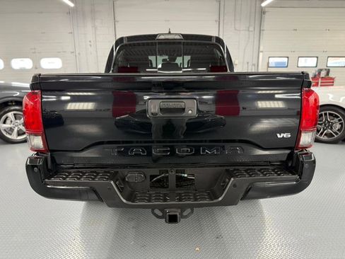 Used 2018 Toyota Tacoma TRD Sport image 10