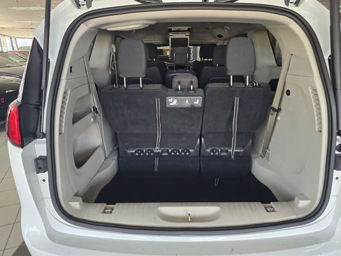 Used 2018 Chrysler Pacifica Touring Plus w/ Tire & Wheel Group image 34