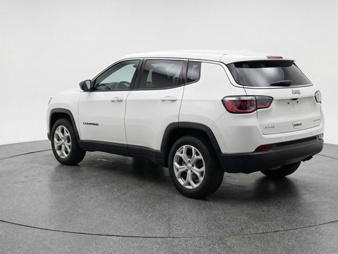 Used 2025 Jeep Compass Latitude AWD/4WD image 6