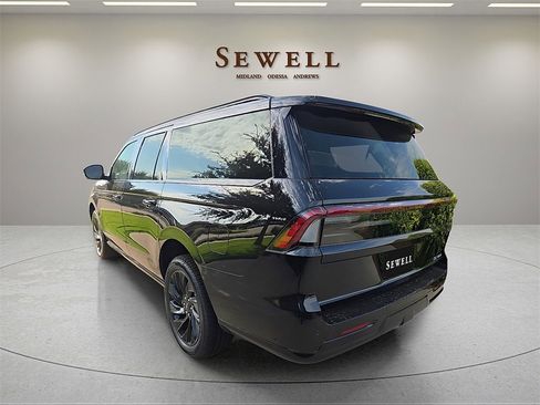 New 2025 Lincoln Navigator L Reserve w/ Jet Appearance Package image 3