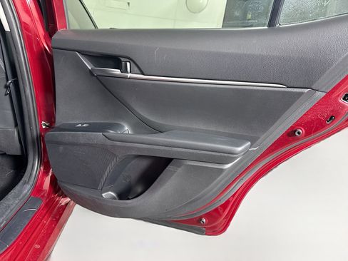 Used 2020 Toyota Camry LE image 27