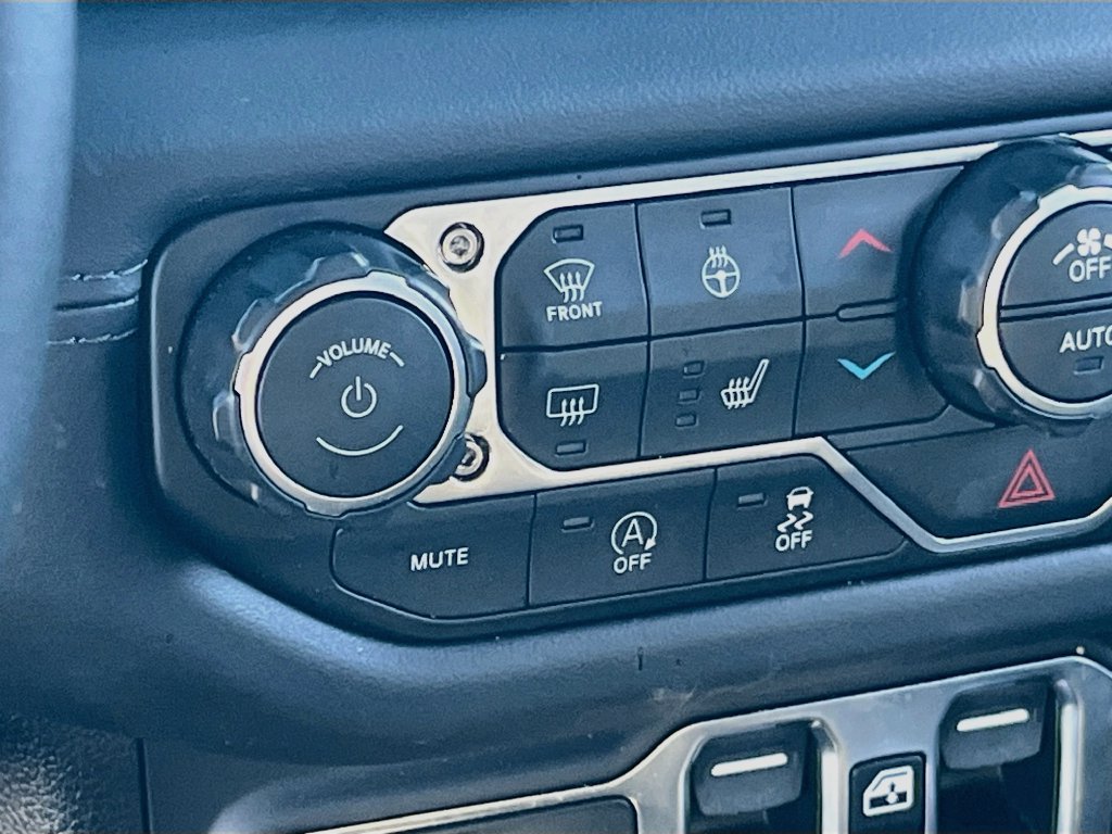 Used 2026 Jeep Wrangler Unlimited Sahara AWD/4WD image 19