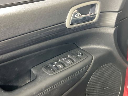 Used 2022 Jeep Grand Cherokee Laredo X image 18