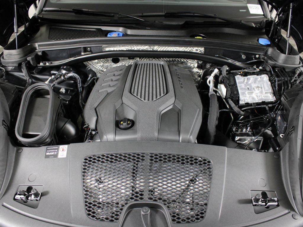 Certified 2026 Porsche Macan AWD/4WD image 39