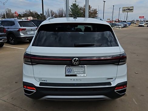 New 2026 Volkswagen Taos SE image 6