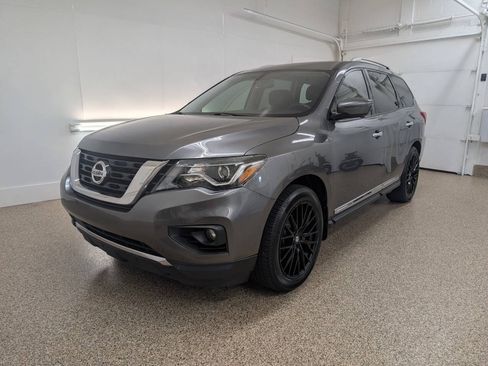 Used 2018 Nissan Pathfinder Platinum AWD/4WD image 2