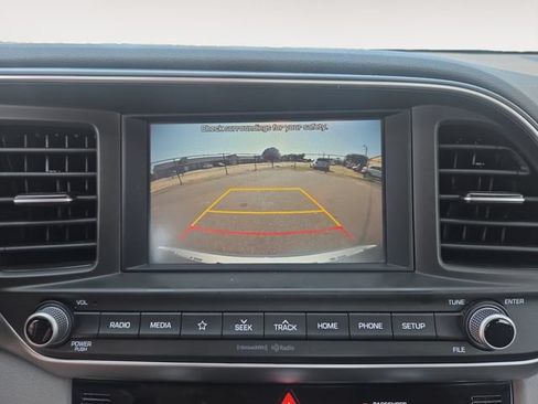 Used 2020 Hyundai Elantra SEL FWD image 24