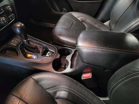 Used 2020 Jeep Cherokee Limited FWD image 26